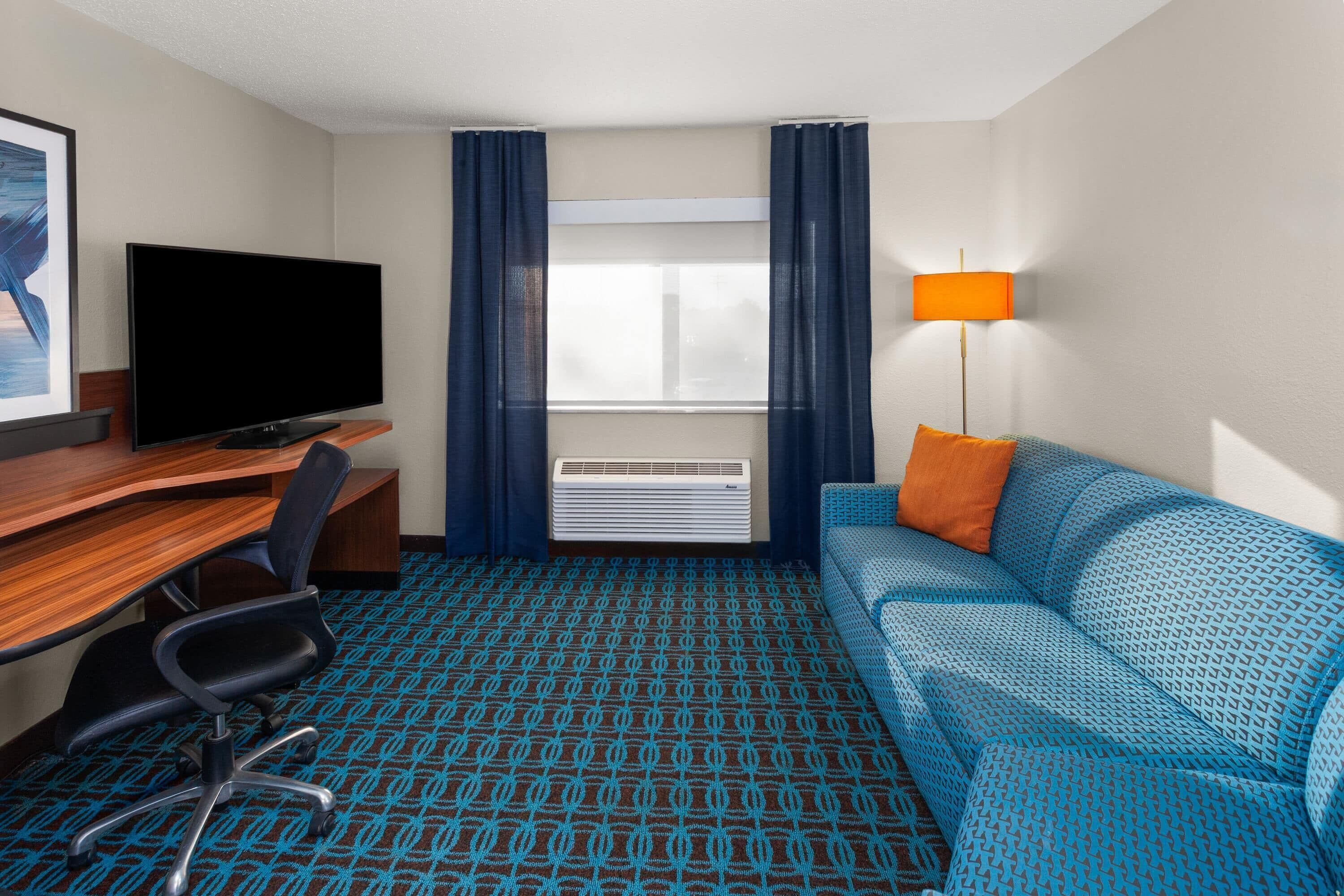 Premium bedding, desk, iron/ironing board, free WiFi