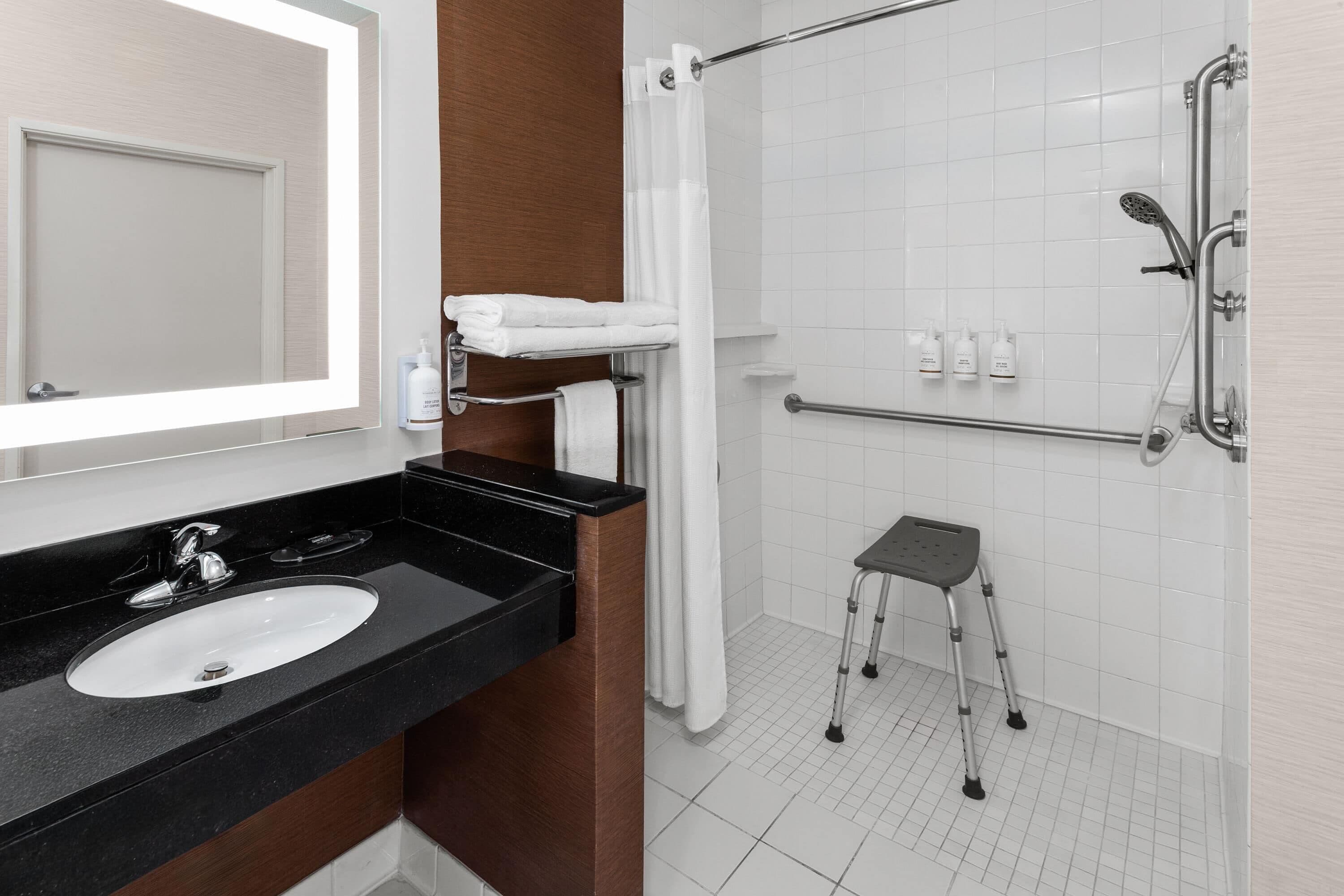 Room, 1 King Bed, Mobility Accessible, Non Smoking (Roll-in Shower) | Accessible bathroom