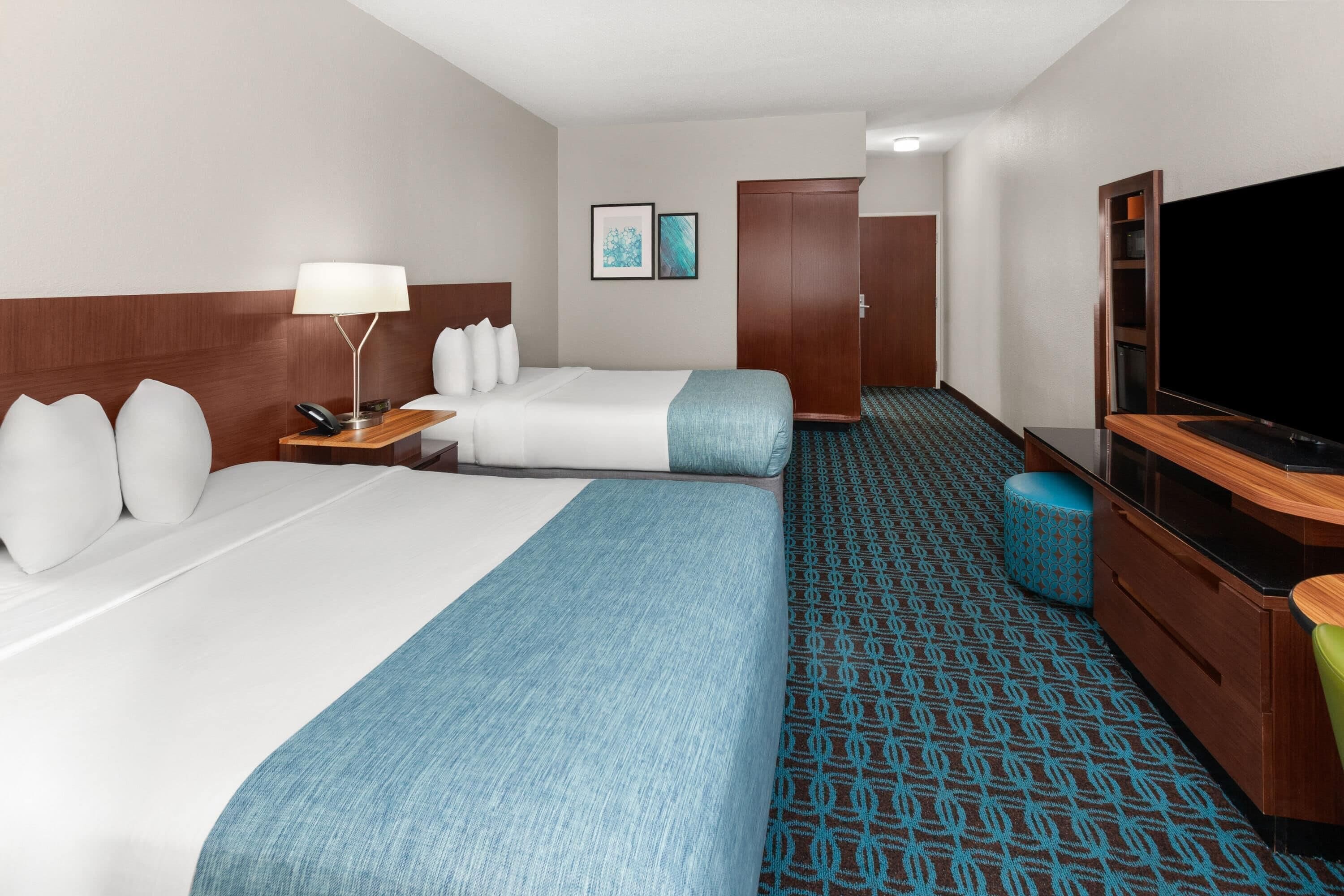 Premium bedding, desk, iron/ironing board, free WiFi
