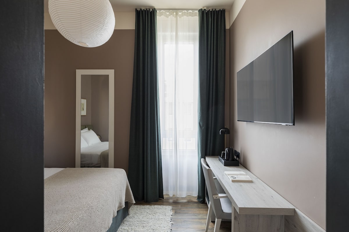 Smart Double Room (French Matrimonial Bed) | Minibar, in-room safe, soundproofing, iron/ironing board