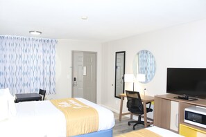 Quarto, 2 camas Queen, para não fumantes | Escrivaninha, berços grátis, camas extras/dobráveis (sobretaxa)