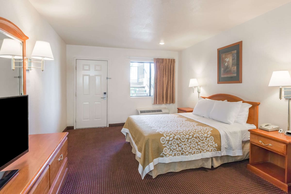 Desk, free cots/infant beds, rollaway beds, free WiFi