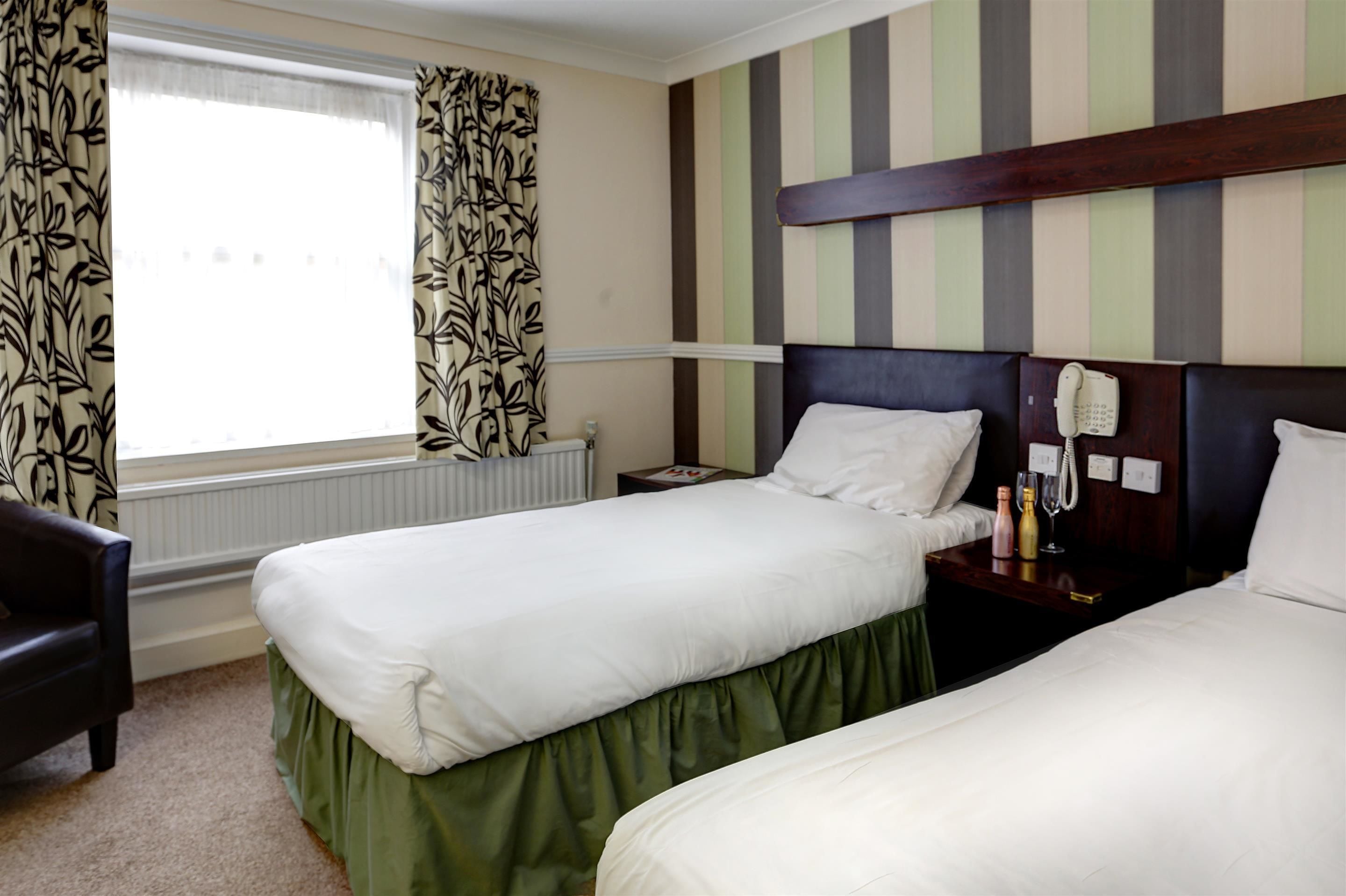 Desk, iron/ironing board, rollaway beds, free WiFi