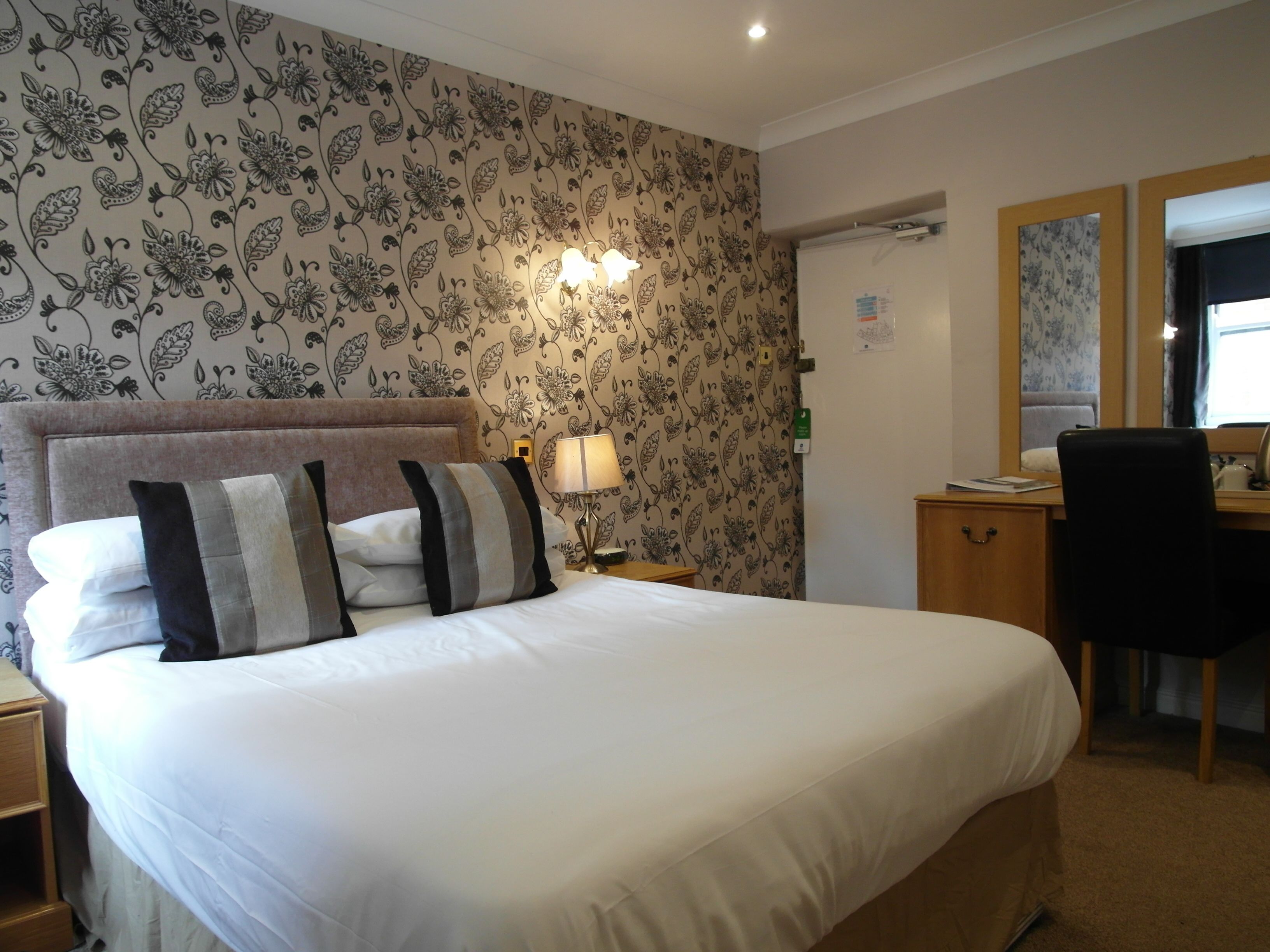 ルーム ダブルベッド 1 台 禁煙 (Cozy) | デスク、アイロン / アイロン台、可動式ベッド、WiFi (無料)