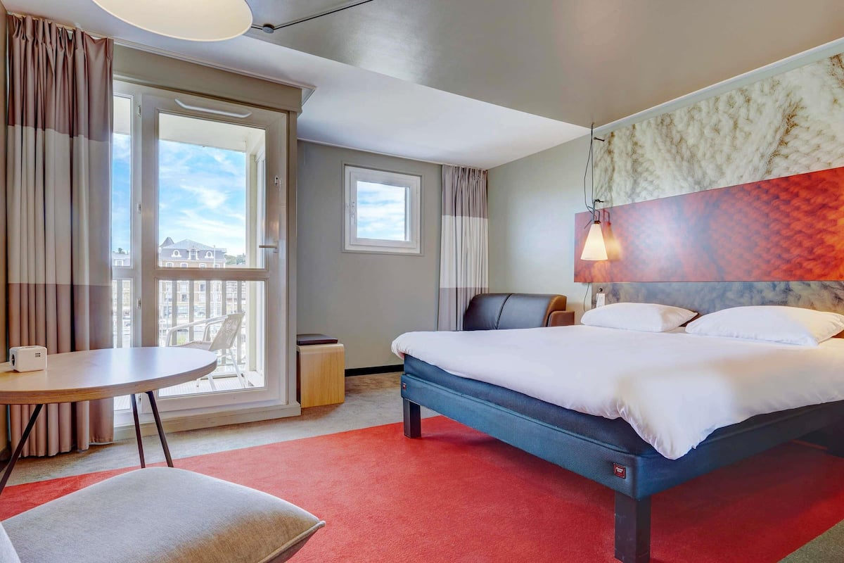 Premium Double Room, 1 Double Bed with Sofa bed, Balcony | In-room safe, desk, blackout curtains, soundproofing