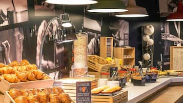 Petit déjeuner buffet servi tous les jours en supplément