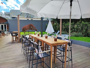 Petit déjeuner, déjeuner et dîner servis sur place