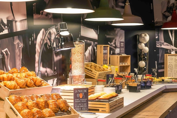 Café da manhã com buffet todos os dias mediante uma taxa