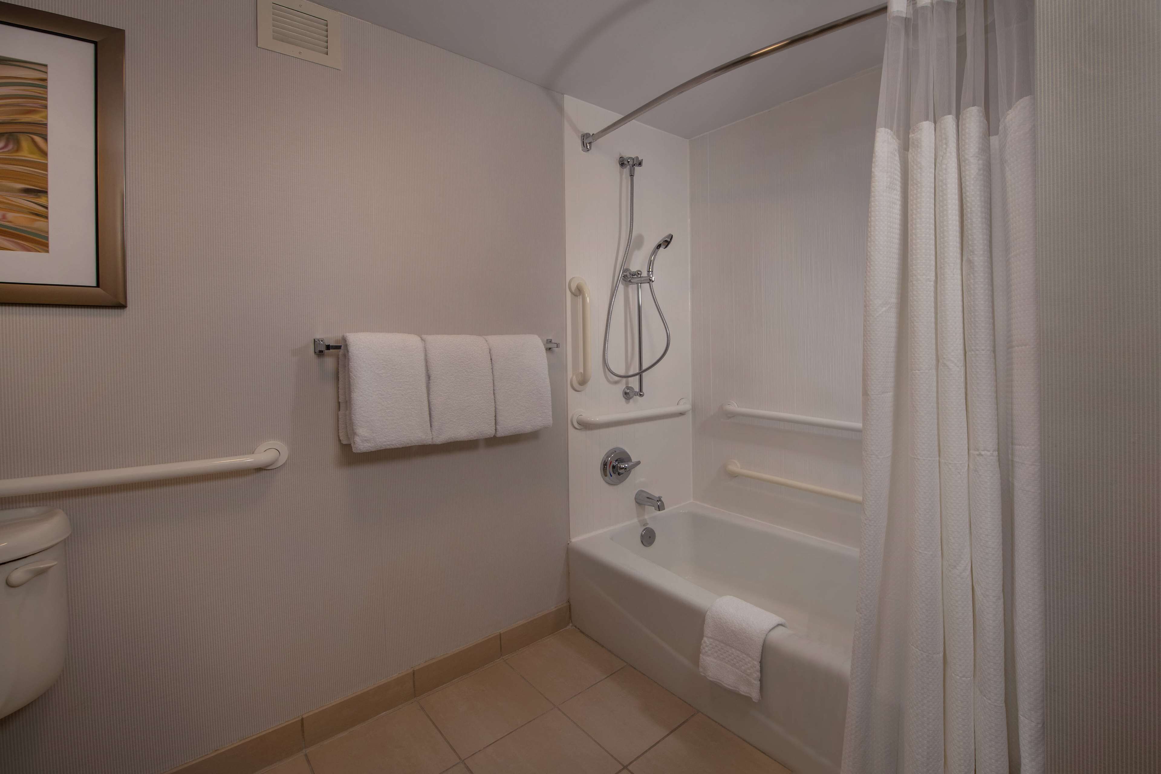 combined shower/bathtub, eco-friendly toiletries, hair dryer, towels