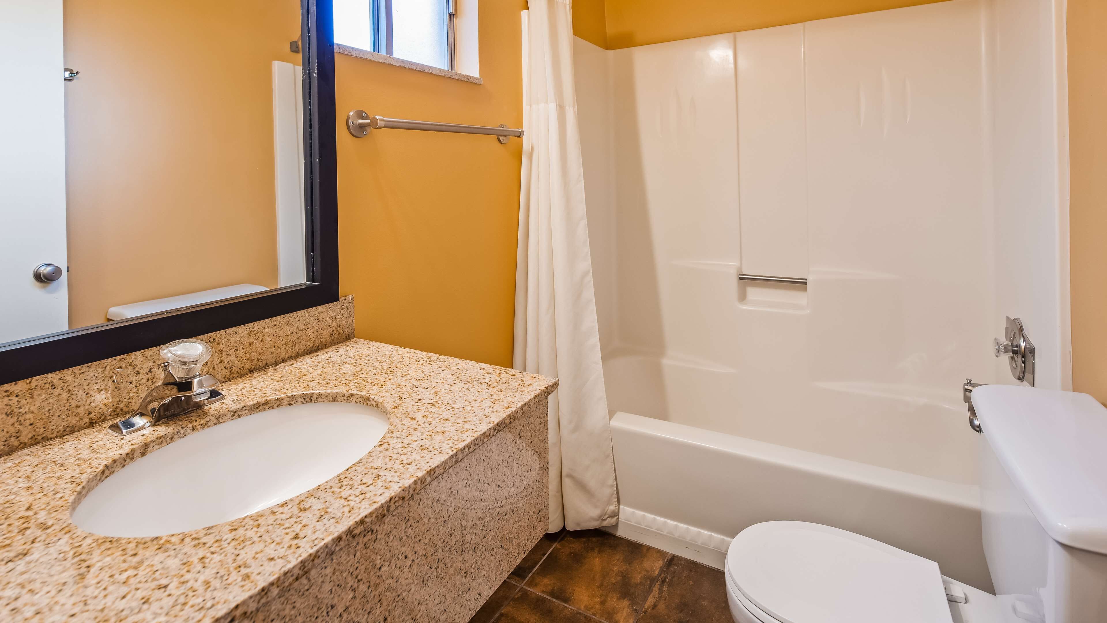 combined shower/bathtub, eco-friendly toiletries, hair dryer, towels