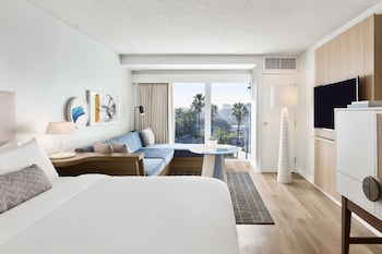 Coastal King | Premium bedding, pillowtop beds, in-room safe, laptop workspace at The Pierside Santa Monica