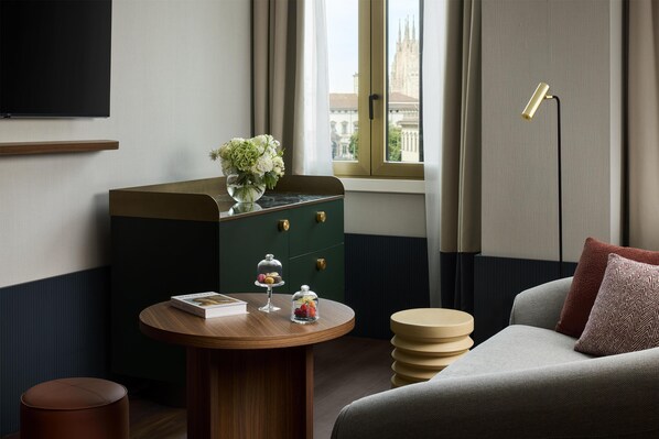 Premium bedding, down comforters, minibar, in-room safe