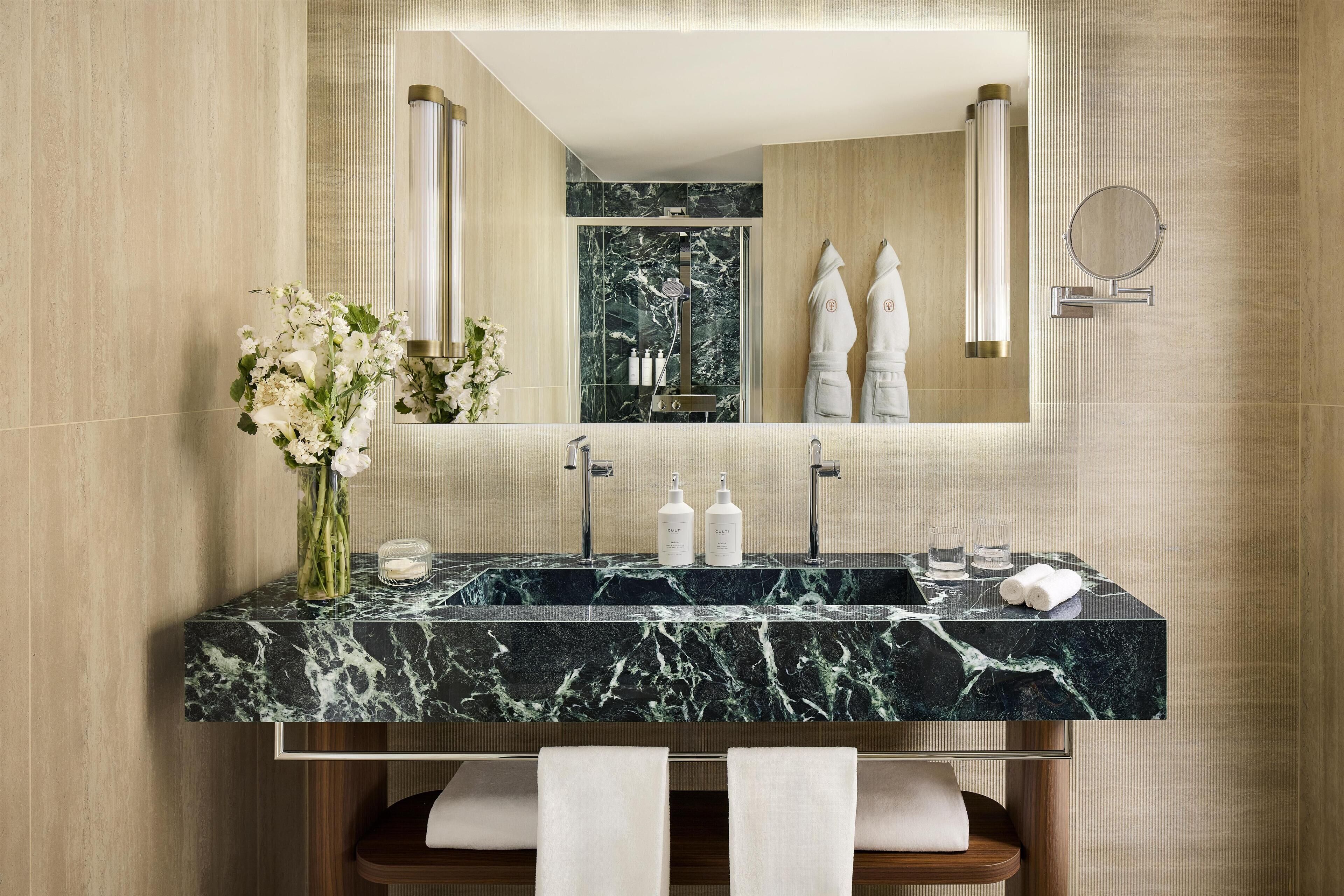 Duschwanne, Regendusche, Designer-Toilettenartikel, Haartrockner