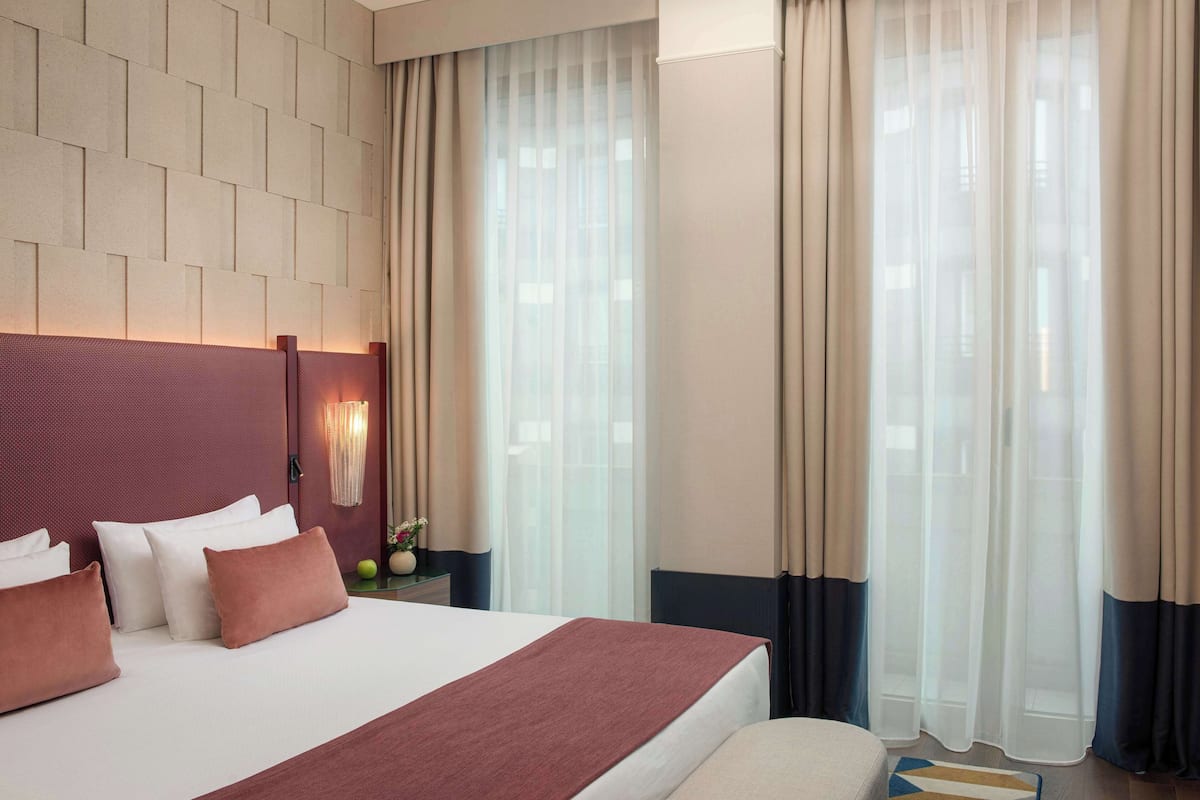 1 bedroom, premium bedding, down comforters, minibar