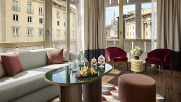 Roupas de cama premium, edredons de pluma, frigobar, cofres nos quartos