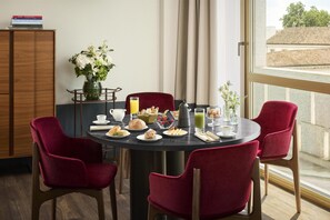 Premium bedding, down comforters, minibar, in-room safe