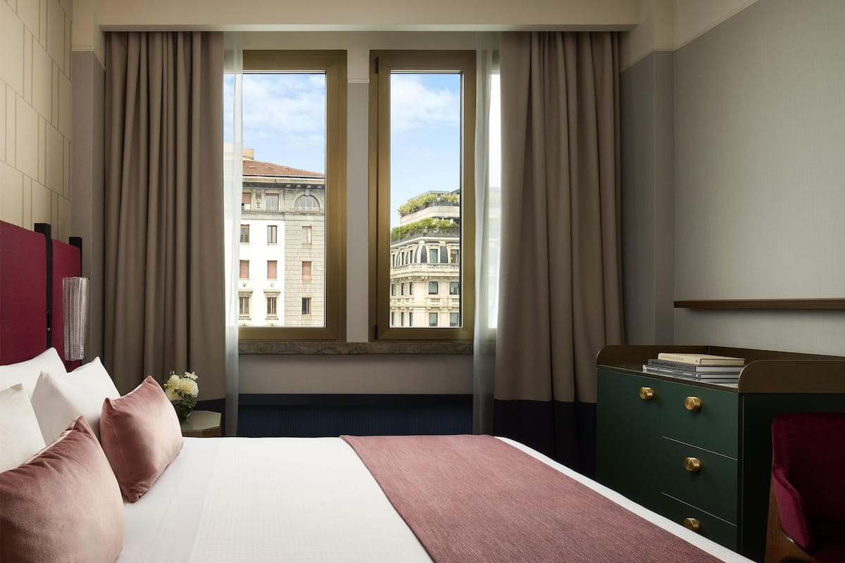 1 bedroom, premium bedding, down comforters, minibar