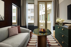 1 bedroom, premium bedding, down duvets, minibar