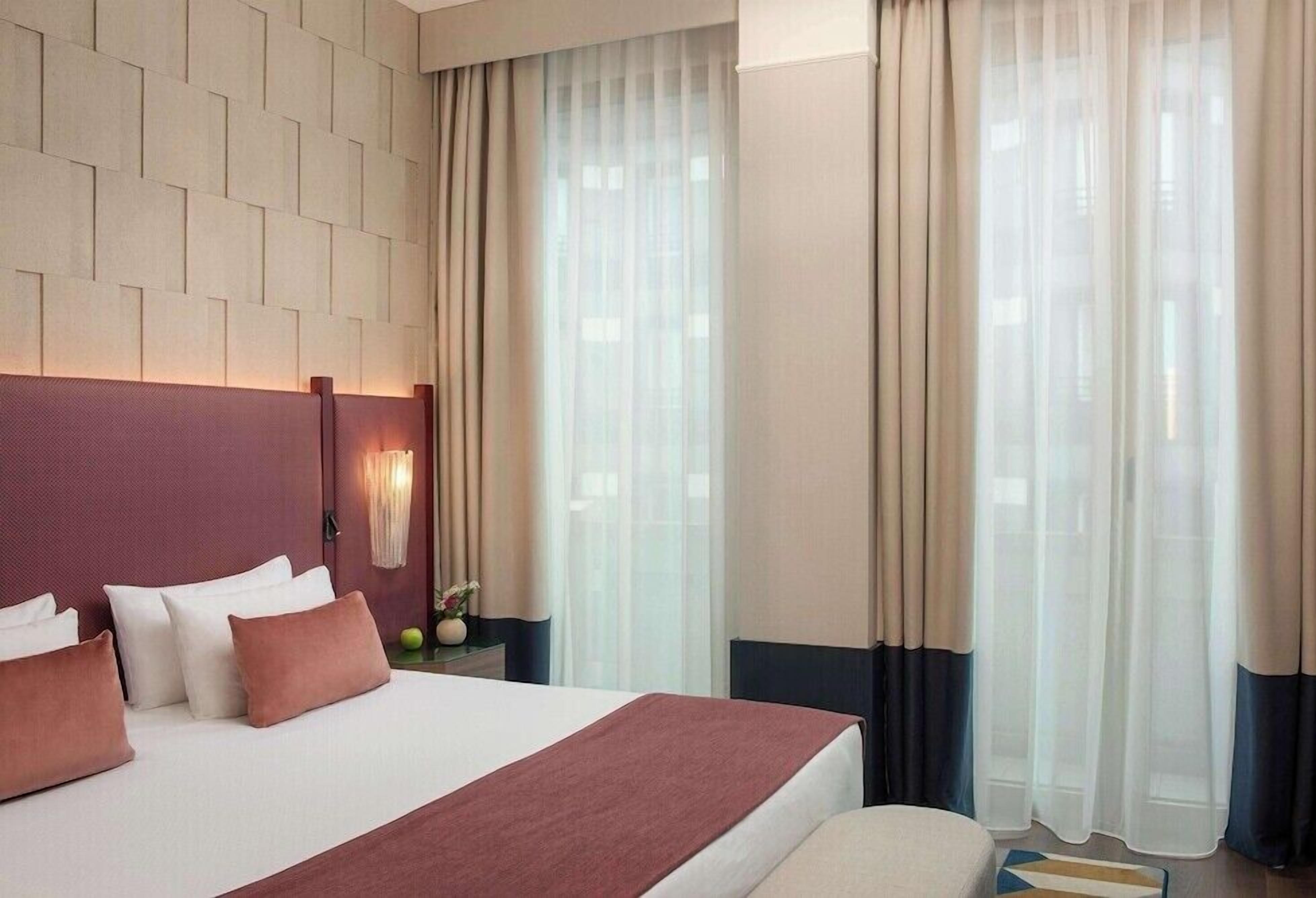 Premium bedding, down comforters, minibar, in-room safe
