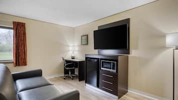 Chambre Standard, 2 grands lits, non-fumeurs (Larger Room;with Sofabed) | Bureau, espace de travail pour ordinateur portable