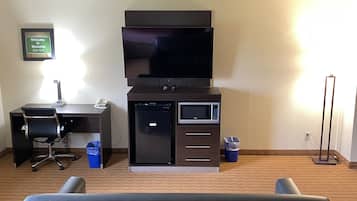 Standard Room, 2 Queen Beds, Non Smoking (Larger Room;with Sofabed) | Living area | 33-inch flat-screen TV with cable channels, TV