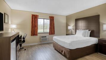 Habitación estándar, 1 cama de matrimonio, accesible para personas con discapacidad, bañera | Escritorio y espacio para trabajar con un portátil