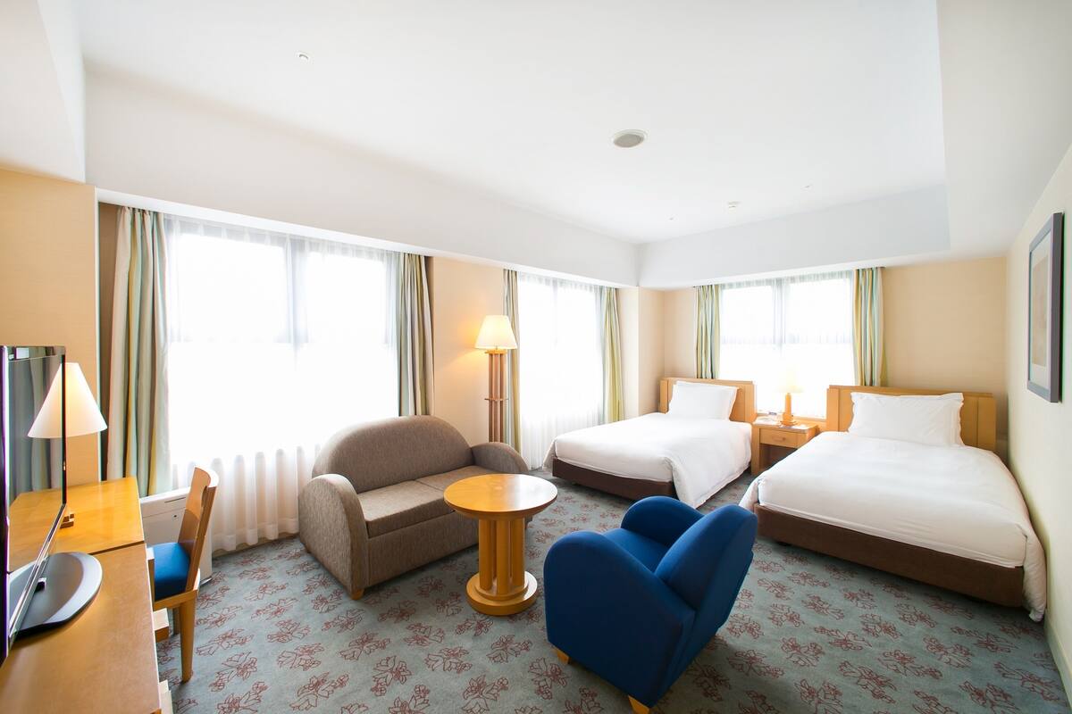 Minibar, iron/ironing board (on request), WiFi (free)