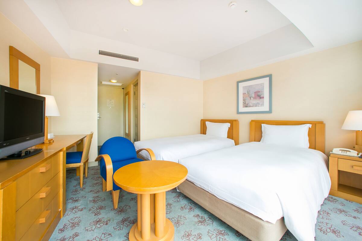 Minibar, iron/ironing board (on request), WiFi (free)