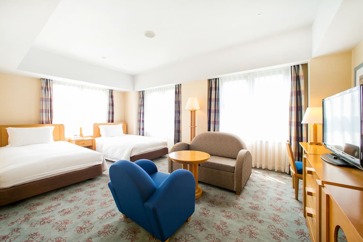 Minibar, iron/ironing board (on request), WiFi (free)