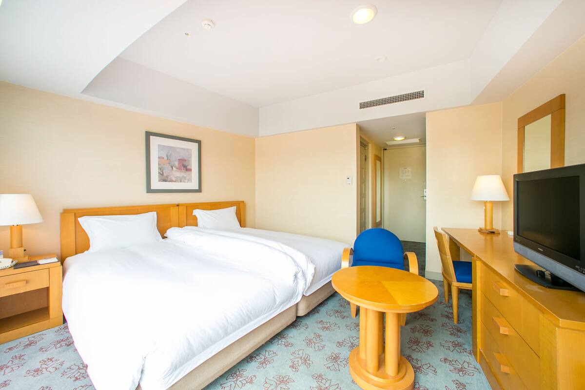 Minibar, iron/ironing board (on request), WiFi (free)