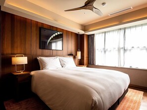 Minibar, iron/ironing board, free WiFi
