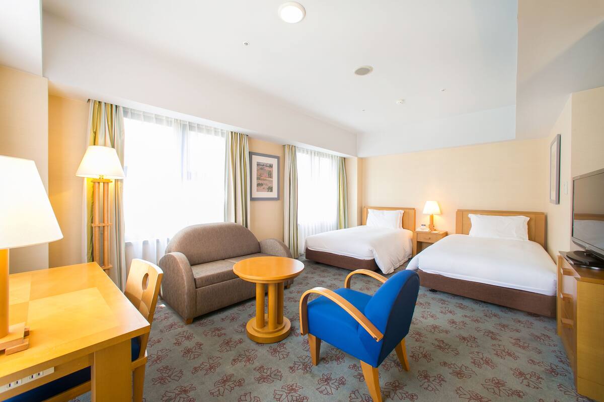 Minibar, iron/ironing board (on request), WiFi (free)