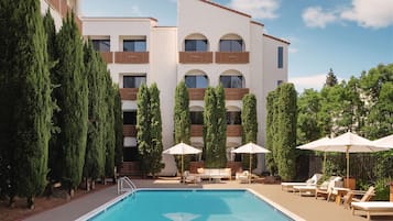 Outdoor pool, pool umbrellas