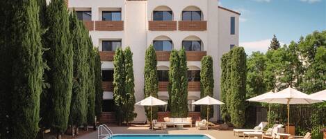 Outdoor pool, pool umbrellas