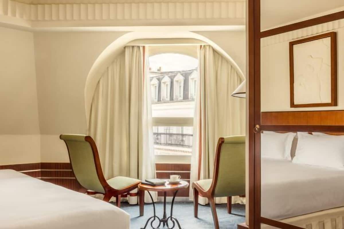 Premium bedding, free minibar, in-room safe, laptop workspace