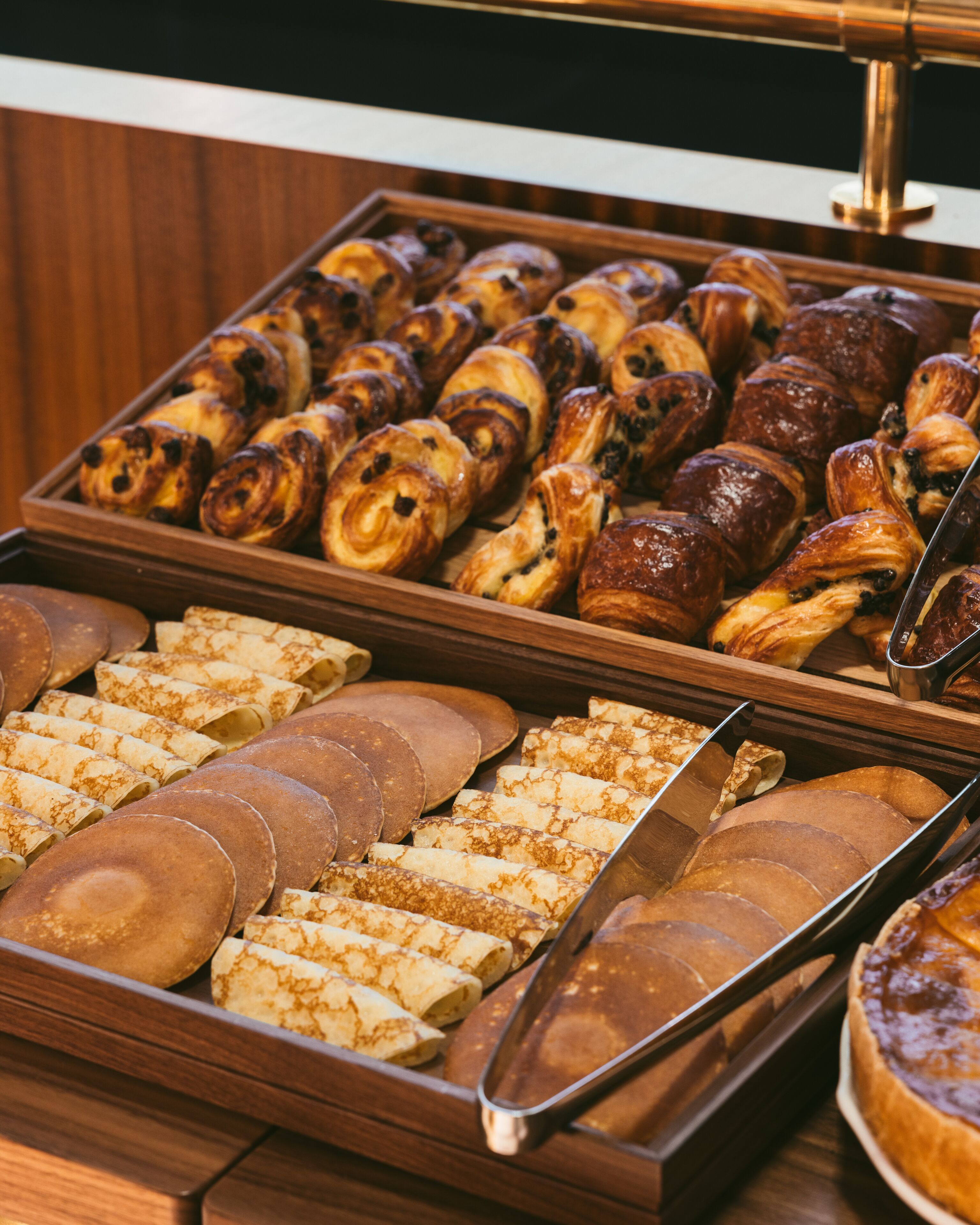 daily buffet breakfast (eur 28 per person)