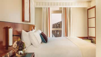 2 bedrooms, premium bedding, free minibar, in-room safe