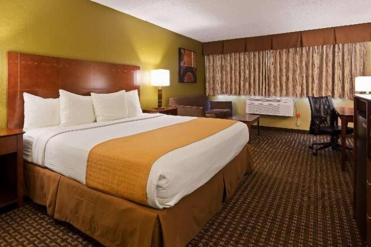 Egyptian cotton sheets, premium bedding, desk, iron/ironing board