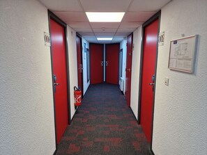Hochwertige Bettwaren, Minibar, Zimmersafe, Schreibtisch