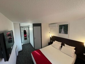 Standardzimmer, 1 Doppelbett | Hochwertige Bettwaren, Minibar, Zimmersafe, Schreibtisch
