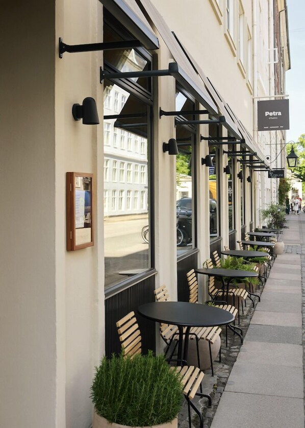 Front of property - Hotel Petra (Copenhagen)