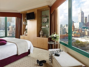 Suite, 1 Bedroom, Jetted Tub, River View | Egyptian cotton sheets, premium bedding, pillowtop beds, minibar