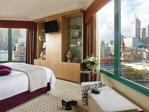 Club One-Bedroom Suite | Egyptian cotton sheets, premium bedding, pillow-top beds, minibar - The Langham, Melbourne (Southbank)
