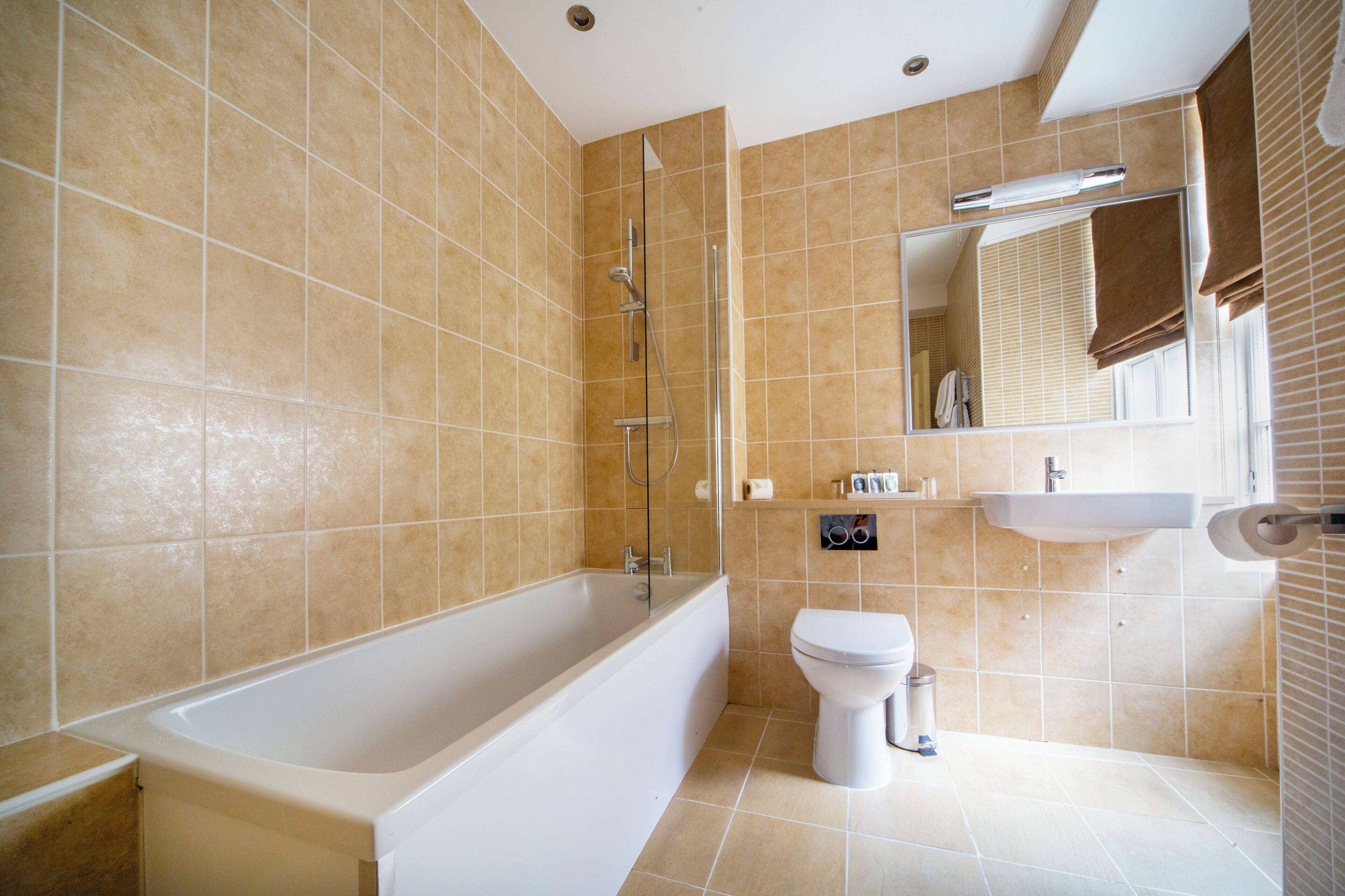 classic double room | bathroom | free toiletries, hair dryer, towels