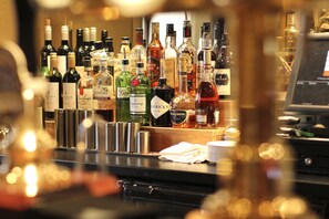 Bar (trong khuôn viên)