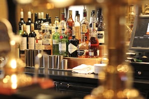 Bar (trong khuôn viên)