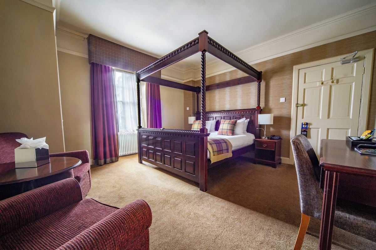 Classic Double Room | Hypo-allergenic bedding, desk, laptop workspace