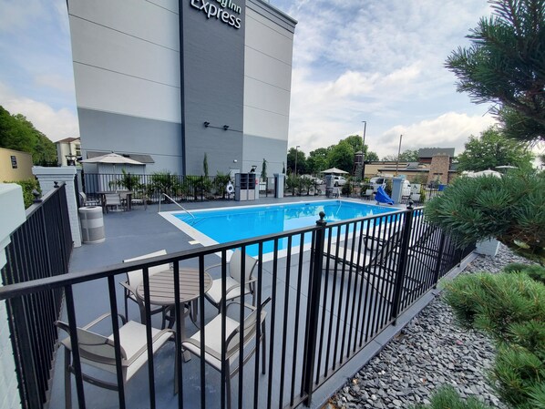 Seasonal outdoor pool