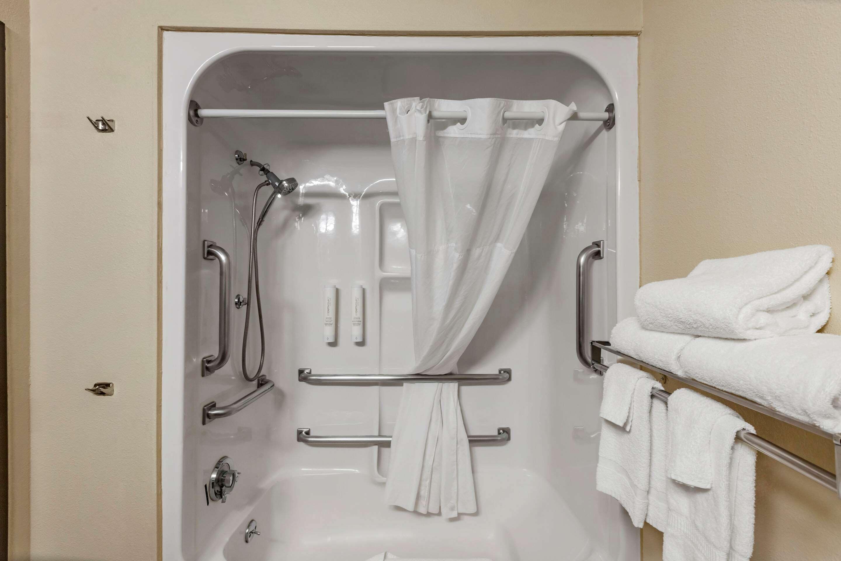 room, 1 queen bed, accessible, non smoking | bathroom | bathtub, free toiletries, hair dryer, slippers