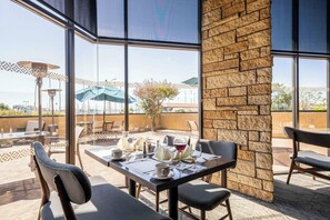 Breakfast, lunch and dinner served